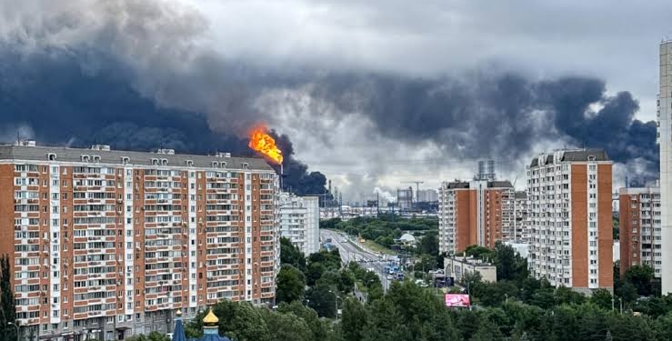 Ukraine-Strikes-Moscow-Oil-Refinery-Again-as-Zelensky-Calls-Attack-a-‘Justified-Response-739x375